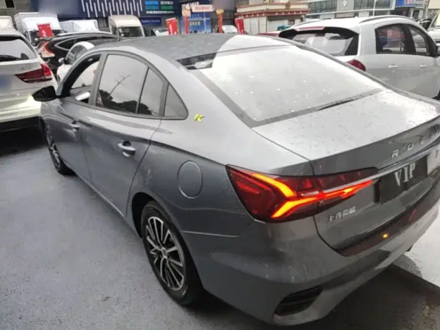 Roewe i5 — Фото автомобиля 4