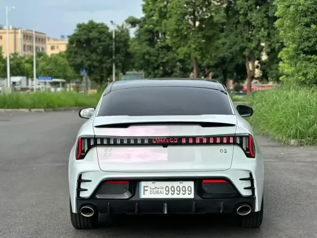 Lynk & Co 03 — Фото автомобиля 8