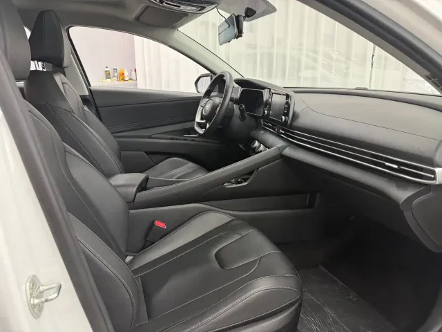 Hyundai Elantra — Фото автомобиля 6