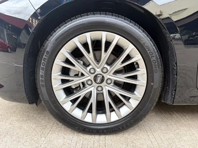 Bestune B70 — Фото автомобиля 11