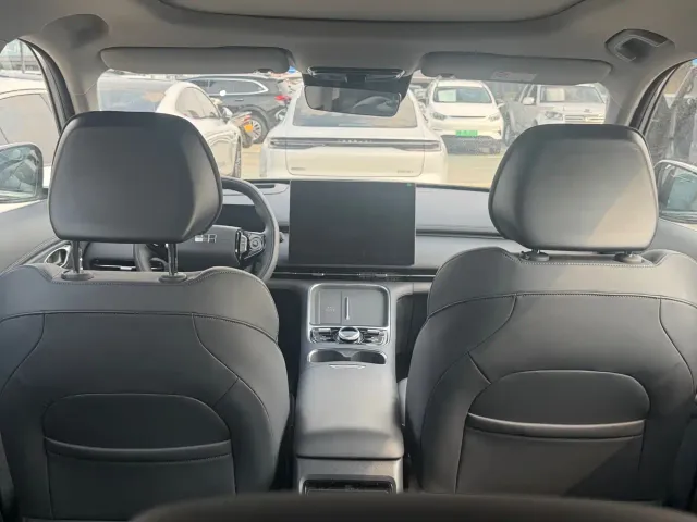 Geely Galaxy Starship 7 EM-i — Фото автомобиля 10