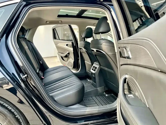 Hongqi Hongqi H5 2024 1.5T DCT Smart Connect Flag Rhythm Edition — Фото автомобиля 8
