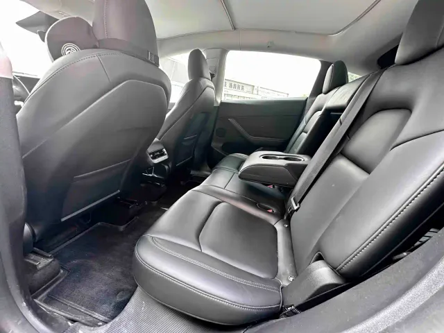 Tesla Model Y — Фото автомобиля 12