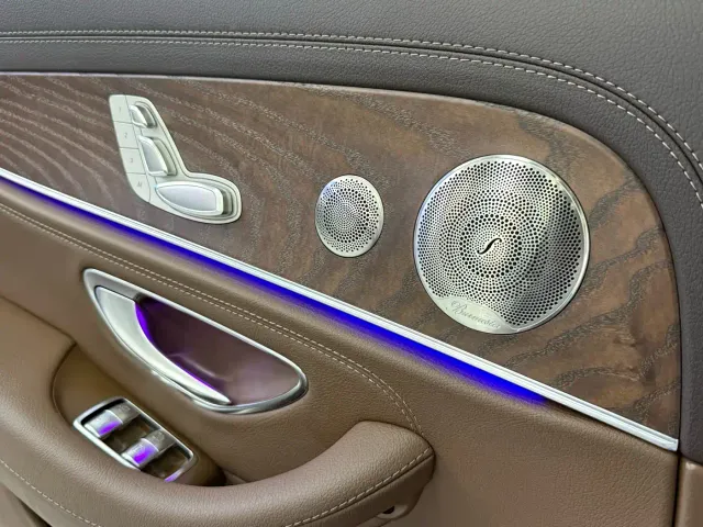 Mercedes-Benz E-Class — Фото автомобиля 11