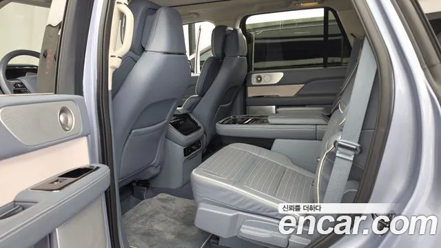 Lincoln Navigator — Фото автомобиля 26