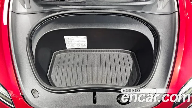 Tesla Model 3 — Фото автомобиля 9