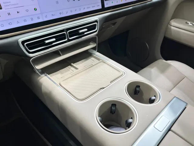 Li Auto L7 — Фото автомобиля 15