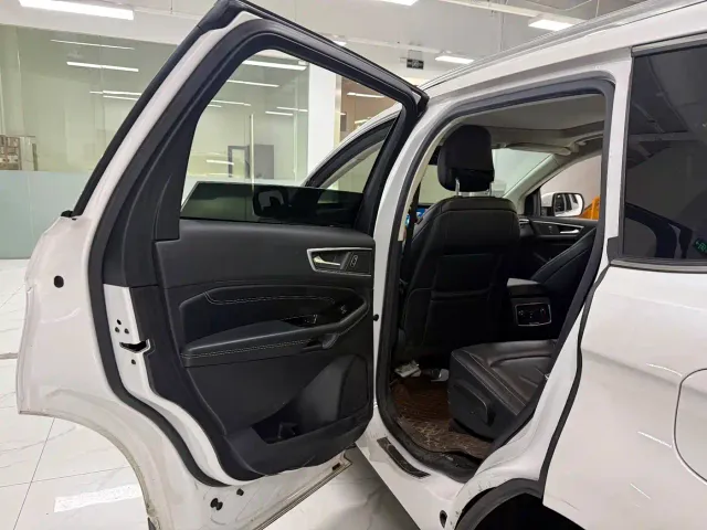 Ford Edge — Фото автомобиля 13