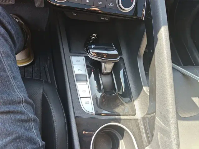 Hyundai Elantra — Фото автомобиля 13