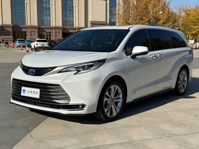 Фотография автомобиля — Toyota Sienna