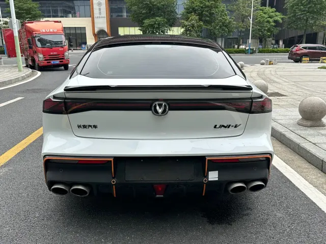 Changan UNI-V — Фото автомобиля 16