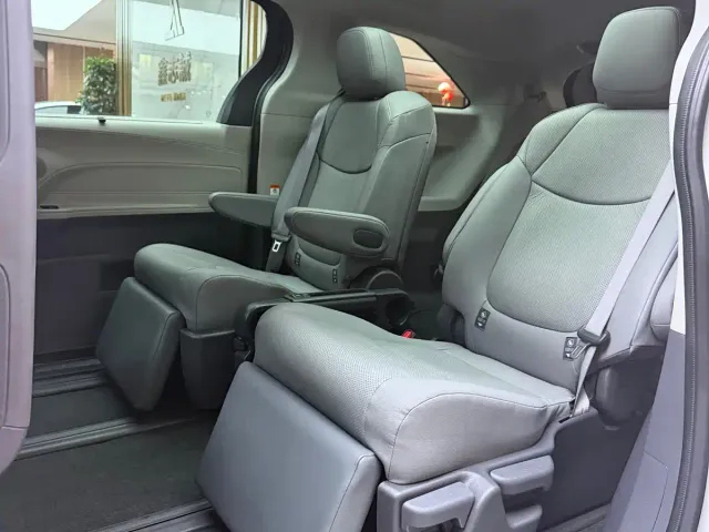Toyota Granvia — Фото автомобиля 6
