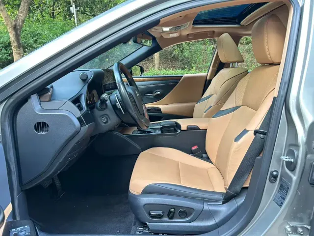 Lexus ES — Фото автомобиля 3