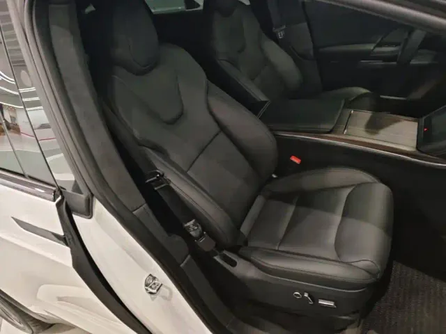 Tesla Model X — Фото автомобиля 24