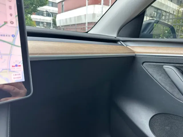 Tesla Model Y — Фото автомобиля 9