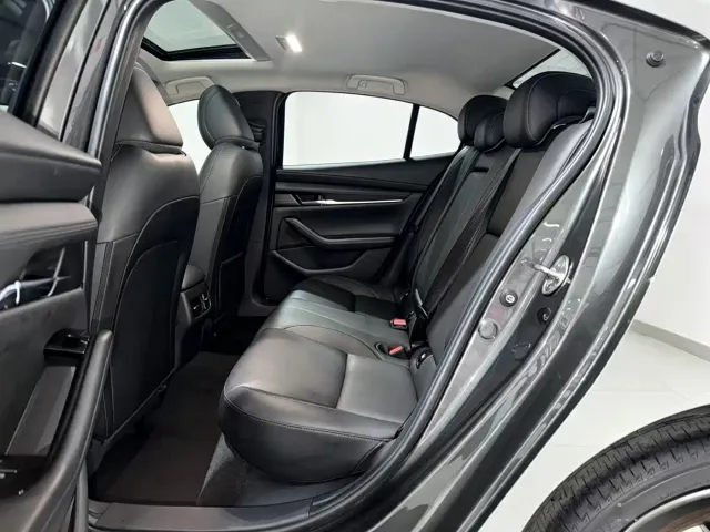 Mazda Axela — Фото автомобиля 11