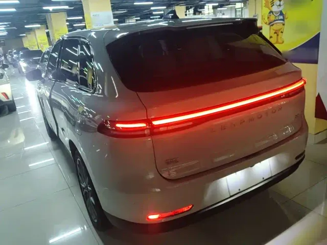 Leapmotor C10 — Фото автомобиля 4