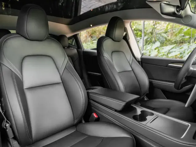 Tesla Model Y — Фото автомобиля 10