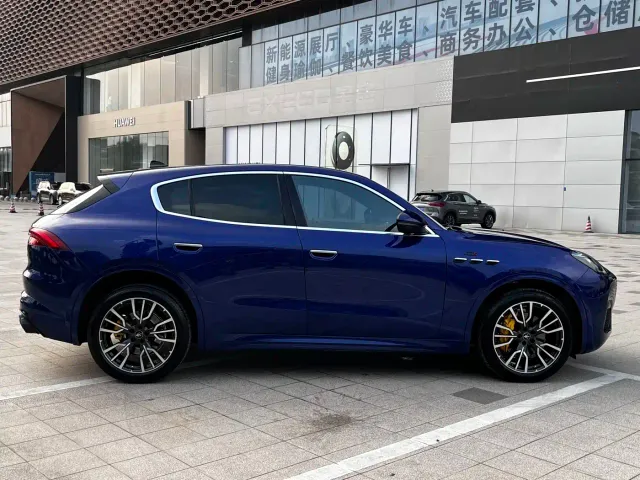 Maserati Grecale — Фото автомобиля 9