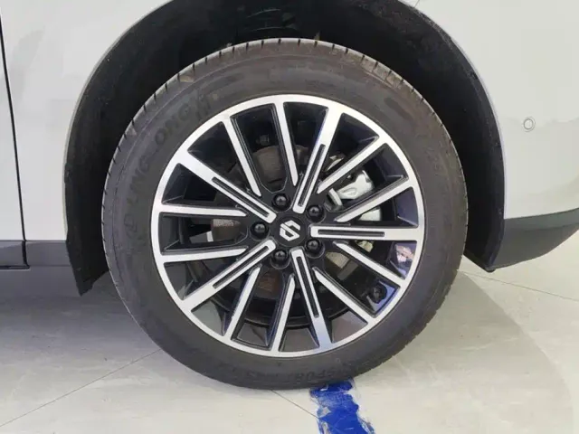 Leapmotor B10 — Фото автомобиля 6