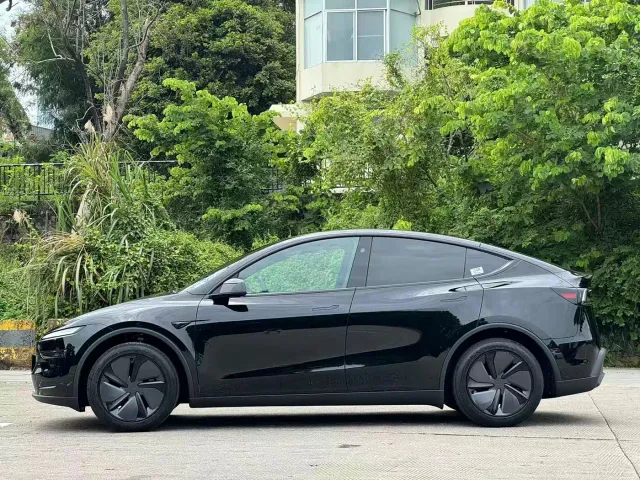 Tesla Model Y — Фото автомобиля 7