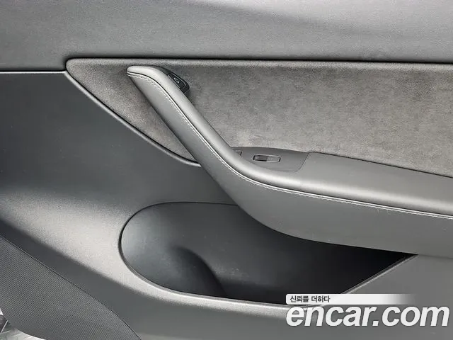 Tesla Model Y — Фото автомобиля 17