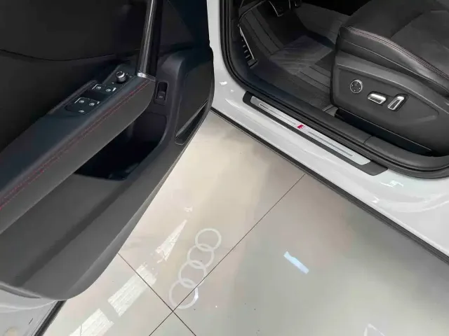Audi Q2L — Фото автомобиля 12