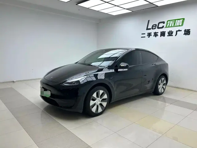 Tesla Model Y — Фото автомобиля 3