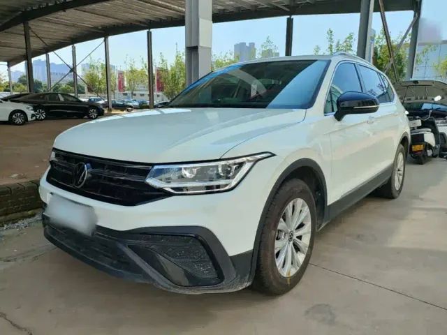 Фотография автомобиля — Volkswagen Tiguan L