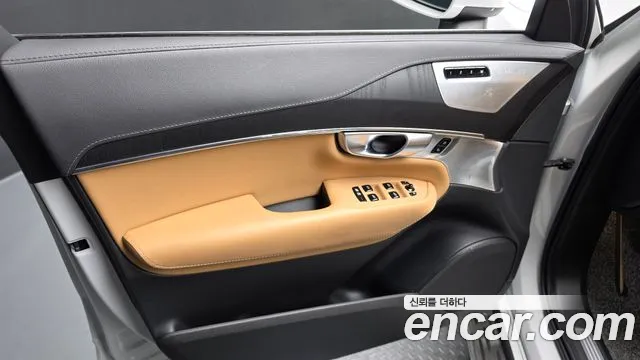 Volvo XC90 — Фото автомобиля 13