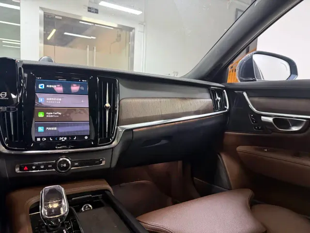 Volvo S90 — Фото автомобиля 19