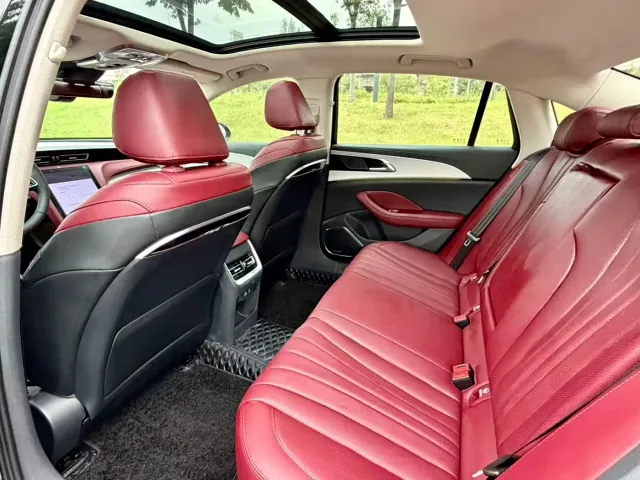 Hongqi H5 — Фото автомобиля 5