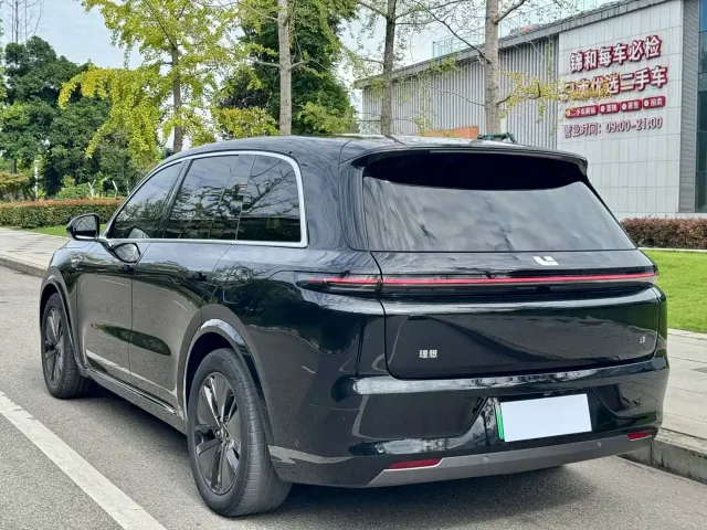 Li Auto L8 — Фото автомобиля 9