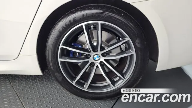 BMW 5-Series — Фото автомобиля 17