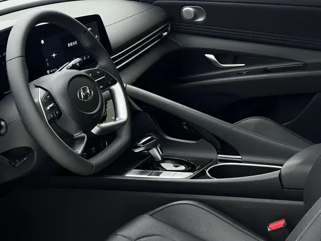 Hyundai Elantra 2022 1.5L CVT LUX Premium Edition — Фото автомобиля 8