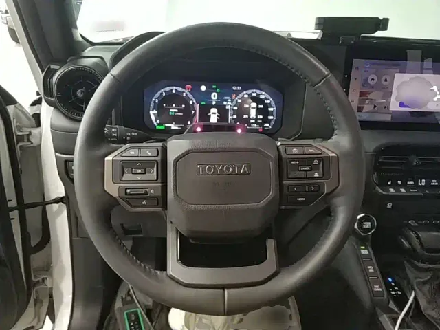 Toyota Prado — Фото автомобиля 10