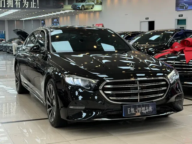 Mercedes-Benz E-Class — Фото автомобиля 2