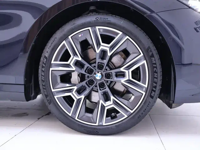 BMW 5 Series — Фото автомобиля 6