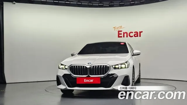 BMW 5 Series G60 — Фото автомобиля 3