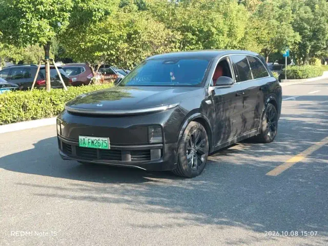 Li Auto L8 — Фото автомобиля 2