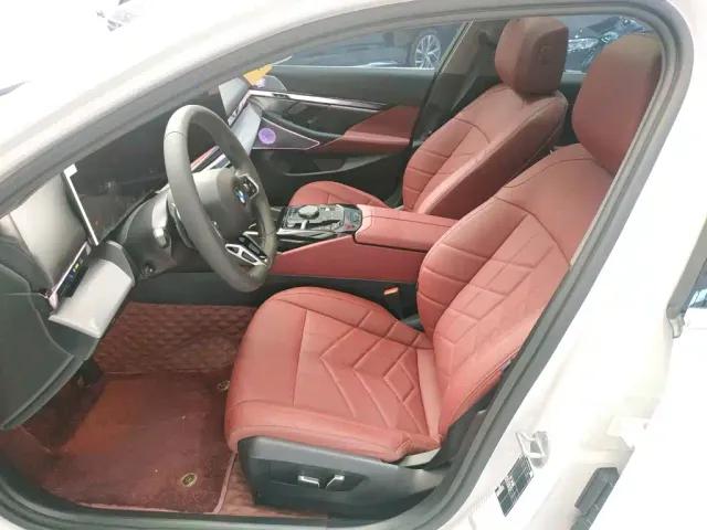 BMW 5 Series — Фото автомобиля 14