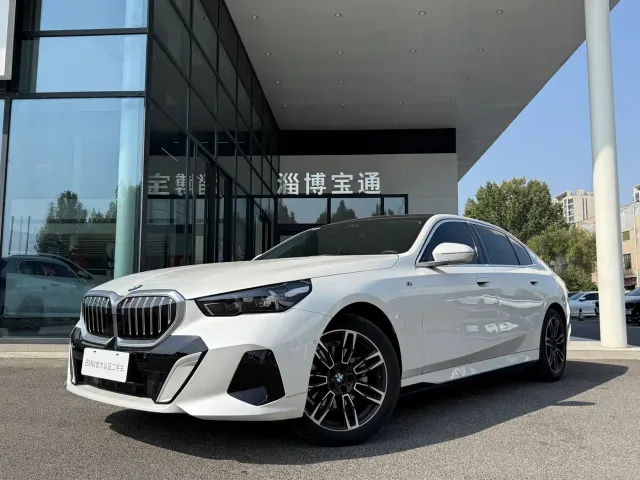 BMW 5 Series — Фото автомобиля 2