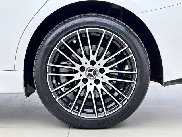 Mercedes-Benz C-Class — Фото автомобиля 17