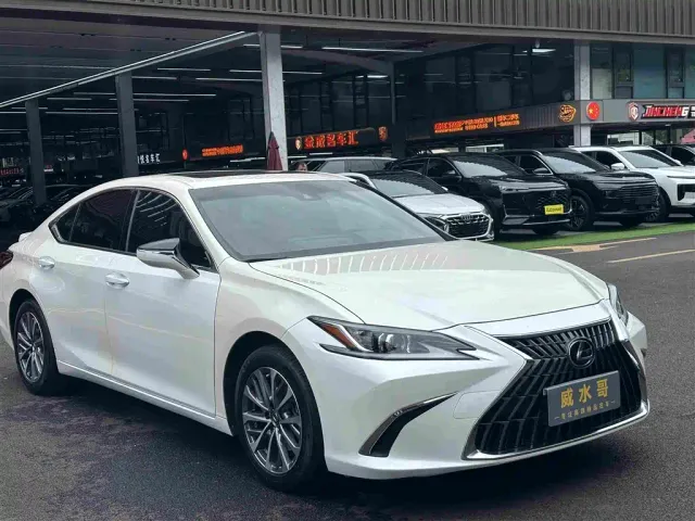 Lexus ES — Фото автомобиля 5