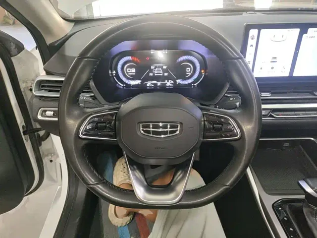 Geely Emgrand — Фото автомобиля 10