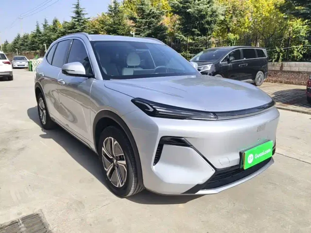 Geely Galaxy Starship 7 EM-i — Фото автомобиля 3