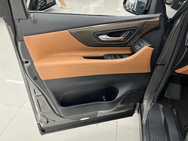 Toyota Vellfire — Фото автомобиля 20
