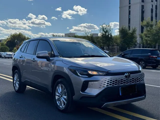 Toyota Corolla Cross — Фото автомобиля 2