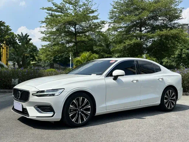 Фотография автомобиля — Volvo S60
