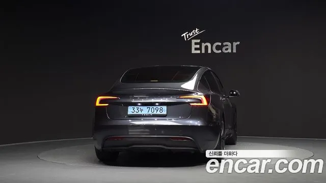 Tesla Model 3 — Фото автомобиля 4
